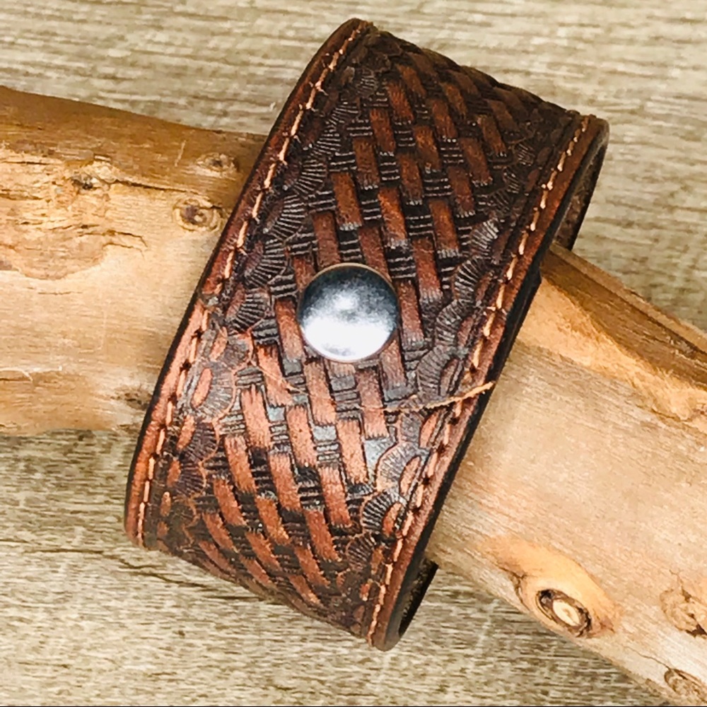 Sold-HP✨ Basket weave brown upcycle cuff - Picture 2 of 3